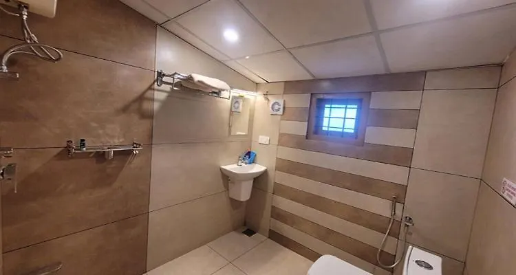 Newcastle Holidays & Resorts 5 Bhk Entire Property With Kitchen 15 Guests Near Munnar Idukki 0*,